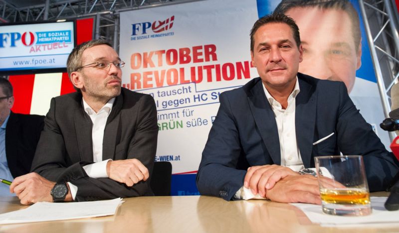 Vpravo lídr Svobodných Heinz-Christian Strache.