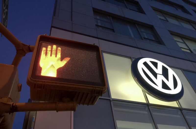 Na firmu Volkswagen byla podána řada žalob. Na firmu Volkswagen byla podána řada žalob.