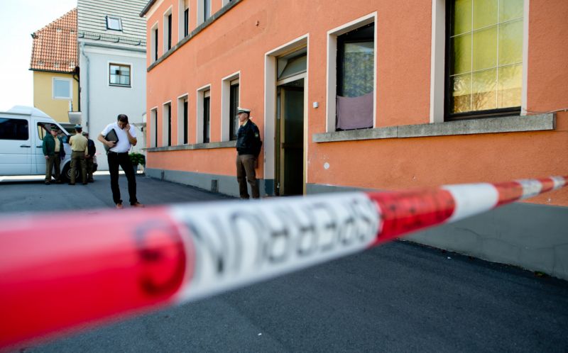 Zásah policie v severním Německu kvůli žhářskému útoku na azylový dům. Zásah policie v severním Německu kvůli žhářskému útoku na azylový dům.