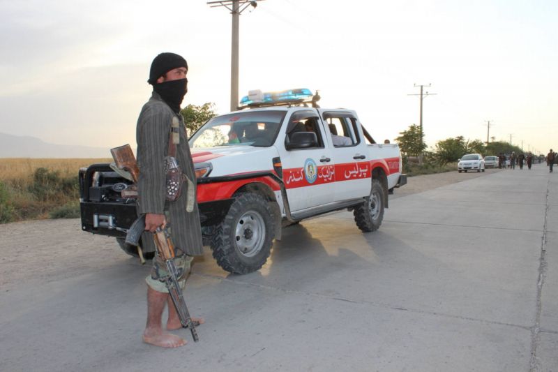 Afghánský voják před městem Kunduz.
