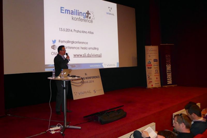 Loňská e-mailingová konference.