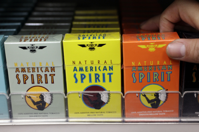 Cigarety značky Natural American Spirit.