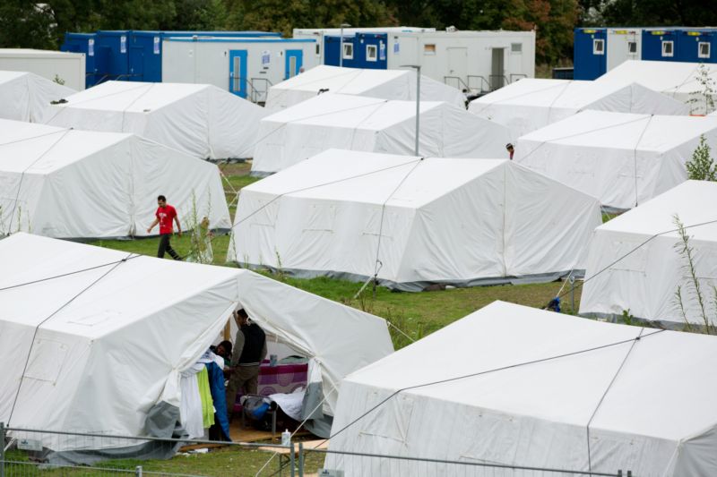 Uprchlíci vytvářejí v německých táborech etnické i náboženské skupiny.