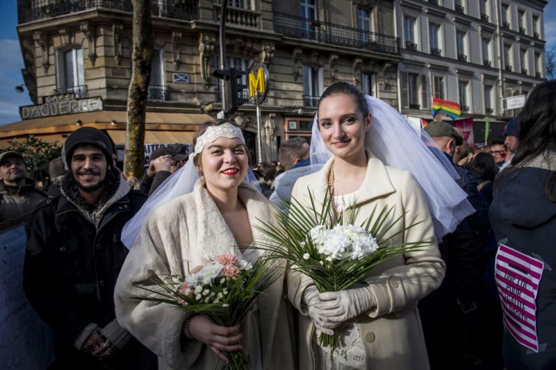 Ve Francii byl sňatek osob stejného pohlaví umožněn v roce 2013.