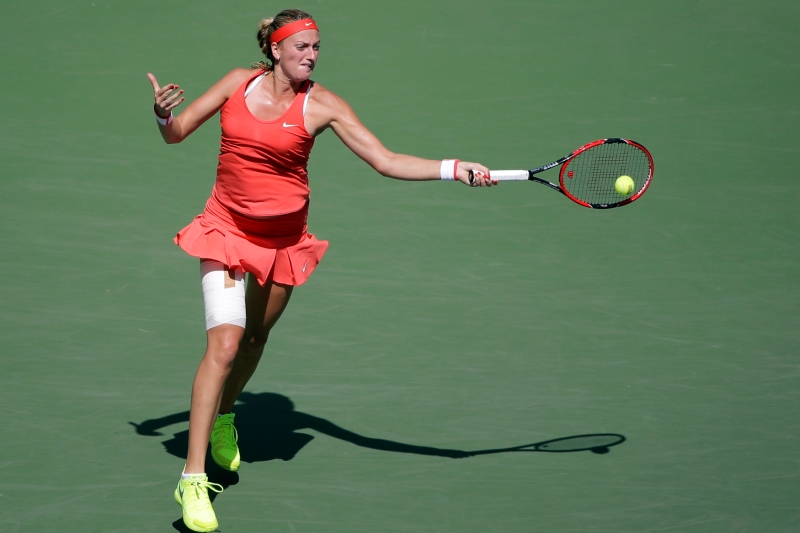 Pro tenistku Petru Kvitovou skončila cesta za obhajobou titulu v čínském Wu-chanu v osmifinále. Turnajová trojka podlehla finalistce nedávného US Open Italce Robertě Vinciové 6:7 a 2:6.