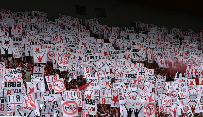 Fanoušci Slavie pomohli svému týmu k vítězství ve slavném pražském derby.