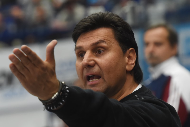 Kouč Vladimír Růžička zavařil svojí kauzou celému hokejovému svazu. Ten chce nyní podniknout kroky, aby kauzu odčinil.