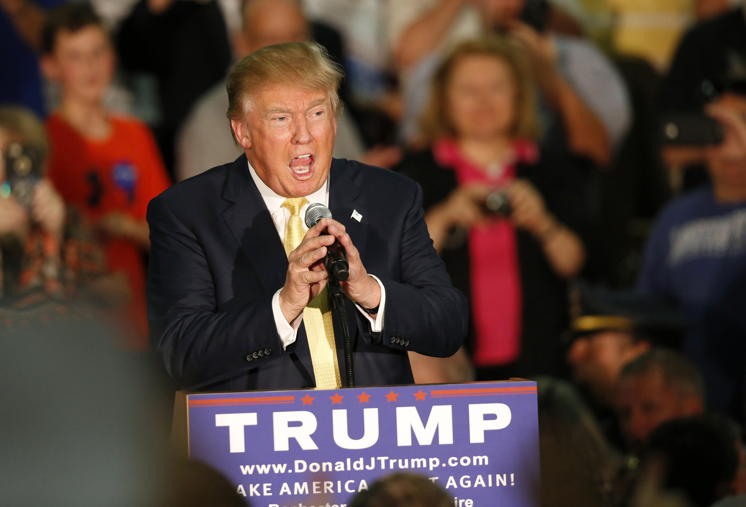 Miliardář Trump se nebojí! Je známý ostrými výroky, někdy střílí i do svých vlastních řad. Miliardář Trump se nebojí! Je známý ostrými výroky, někdy střílí i do svých vlastních řad.