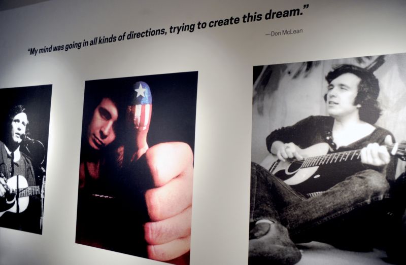 Americký písničkář Don McLean zachycený na fotografiích. Americký písničkář Don McLean zachycený na fotografiích.
