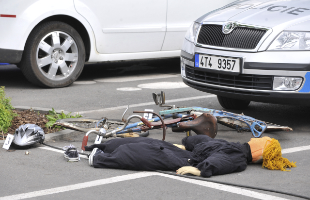 Osvětové akce se konají v průběhu celého roku. Zaměřují se nejen na kontrolu řízení pod vlivem alkoholu, ale také na bezpečnost například cyklistů a bruslařů na přejezdu cyklistických stezek. Osvětové akce se konají v průběhu celého roku. Zaměřují se nejen na kontrolu řízení pod vlivem alkoholu, ale také na bezpečnost například cyklistů a bruslařů na přejezdu cyklistických stezek.