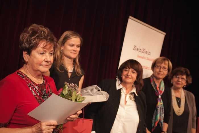 Anneliese Přikrylová (vlevo).
