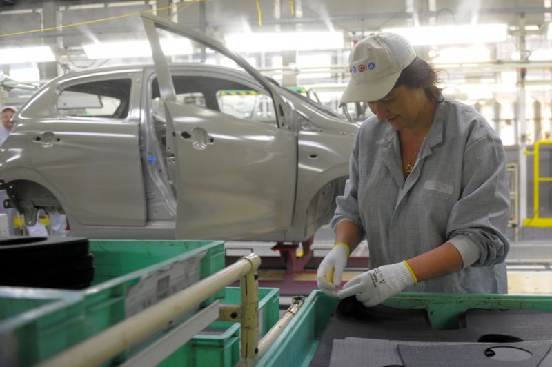 Automobilka nabídne 80 volných míst. Automobilka nabídne 80 volných míst.