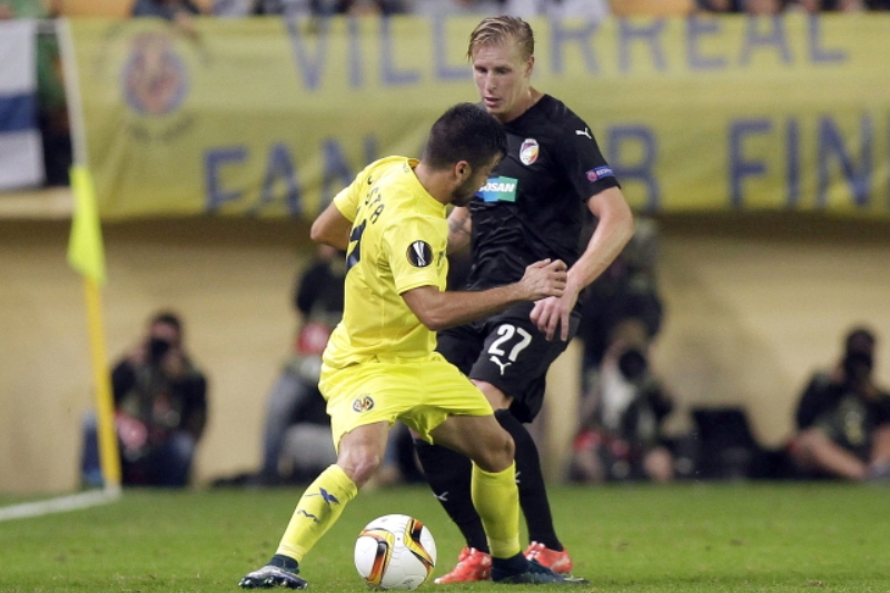 František Rajtoral v zápase s Villarrealem.