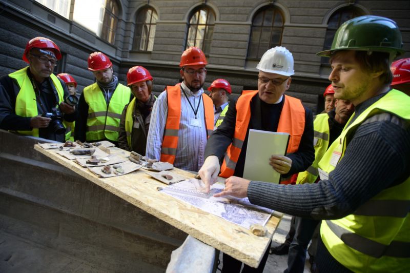 Rekonstrukce muzea za více než 1,35 miliardy korun začala letos, stavbaři ji mají ukončit v říjnu 2018. Rekonstrukce muzea za více než 1,35 miliardy korun začala letos, stavbaři ji mají ukončit v říjnu 2018.