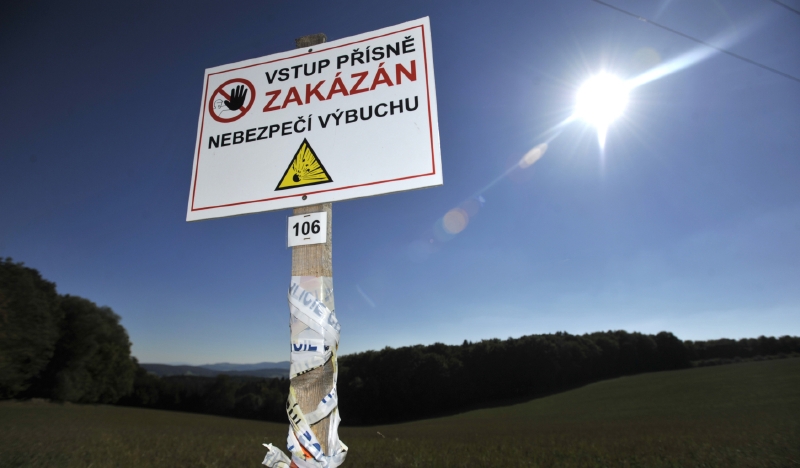 Do areálu muničního skladu Vrbětice je vstup zakázán.