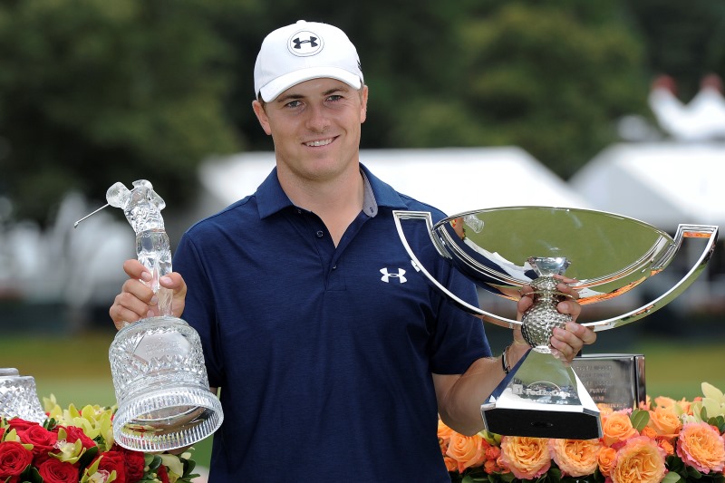 Jordan Spieth letos zářil. Vyhrál dva majory včetně prestižního Masters, FedExCup a báječný rok završil vítězstvím v anketě o nejlepšího golfistu sezony. Jordan Spieth letos zářil. Vyhrál dva majory včetně prestižního Masters, FedExCup a báječný rok završil vítězstvím v anketě o nejlepšího golfistu sezony.
