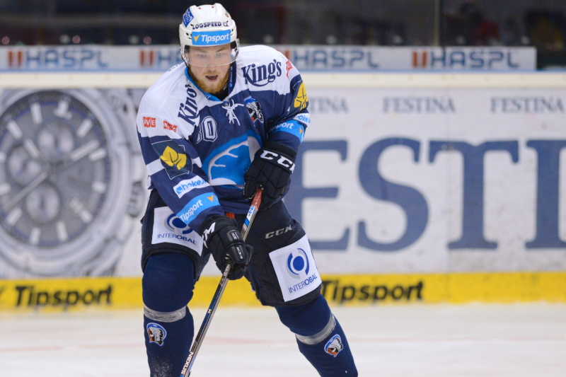Útočník Plzně Jakub Lev pomohl Škodě k obratu utkání s Brnem a posunul tak Západočechy do čela hokejové extraligy.