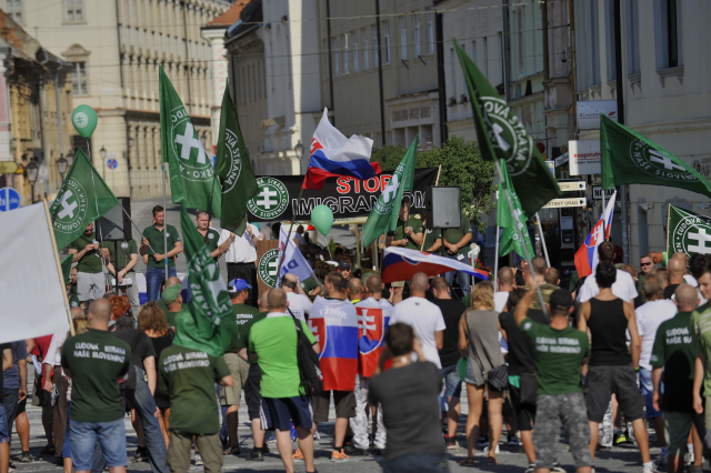 Protest příznivců Lidové strany Naše Slovensko proti přijímání uprchlíků v Trnavě.
