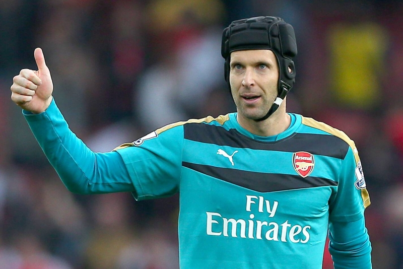 Petr Čech se raduje z vítězství nad United.