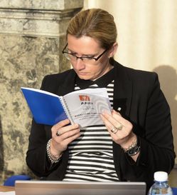 Ministryně pro místní rozvoj Karla Šlechtová 5. října v Praze před zasedáním vlády.