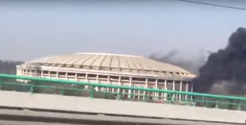 V areálu moskevského stadionu Lužniky, který bude v roce 2018 hostit mimo jiné finále mistrovství světa ve fotbale, vypukl menší požár. V areálu moskevského stadionu Lužniky, který bude v roce 2018 hostit mimo jiné finále mistrovství světa ve fotbale, vypukl menší požár.
