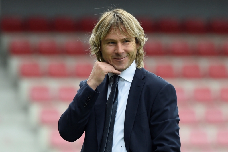 Bývalý kapitán české fotbalové reprezentace Pavel Nedvěd popřel zprávy italských médií, že by byl na odchodu z vedení Juventusu. Bývalý kapitán české fotbalové reprezentace Pavel Nedvěd popřel zprávy italských médií, že by byl na odchodu z vedení Juventusu.