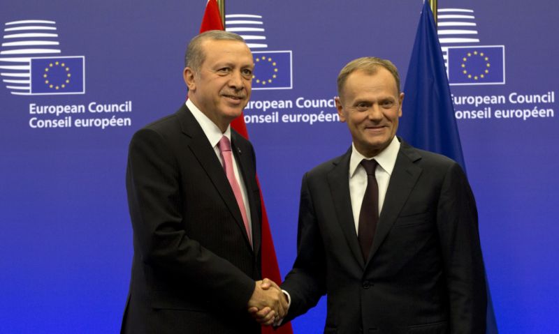 Prezident Erdogan (vlevo) a Předseda ER Tusk jednali o migrační krizi. Prezident Erdogan (vlevo) a Předseda ER Tusk jednali o migrační krizi.