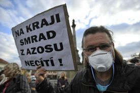 Demonstrace proti podniku Azos CZ.