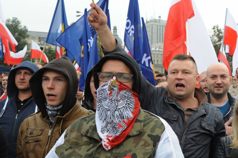 Protest proti migrantům ve Varšavě.