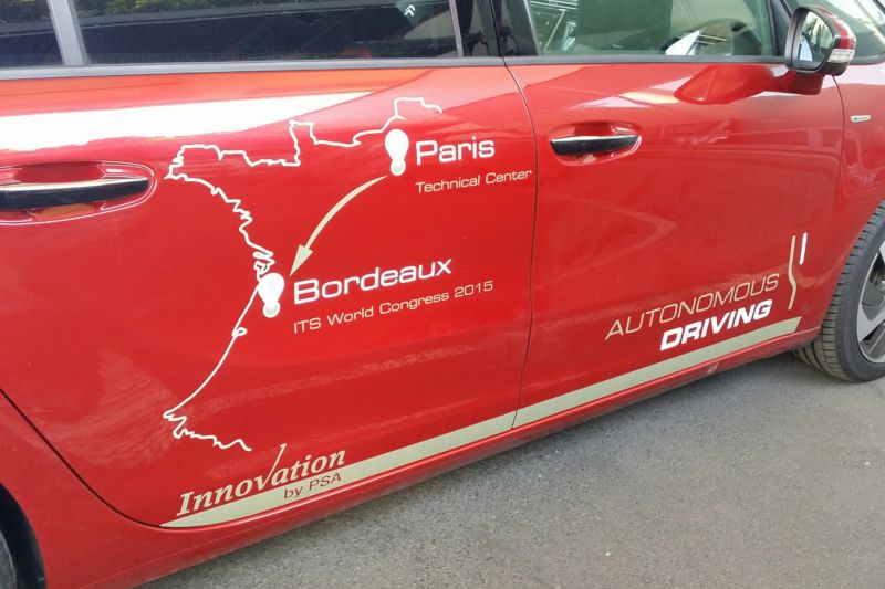 Cestu dlouhou 580 km zvládl automobil bez zásahu řidiče.
