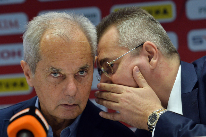 Prezident Slavie Jiří Šimáně a zástupce čínského vlastníka Jaroslav Tvrdík.