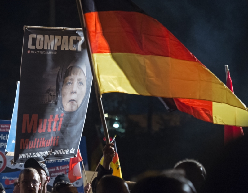 Několik tisíc lidí se zúčastnilo demonstrace proti migrantům iniciované Alternativní stranou pro Německo (AfD).