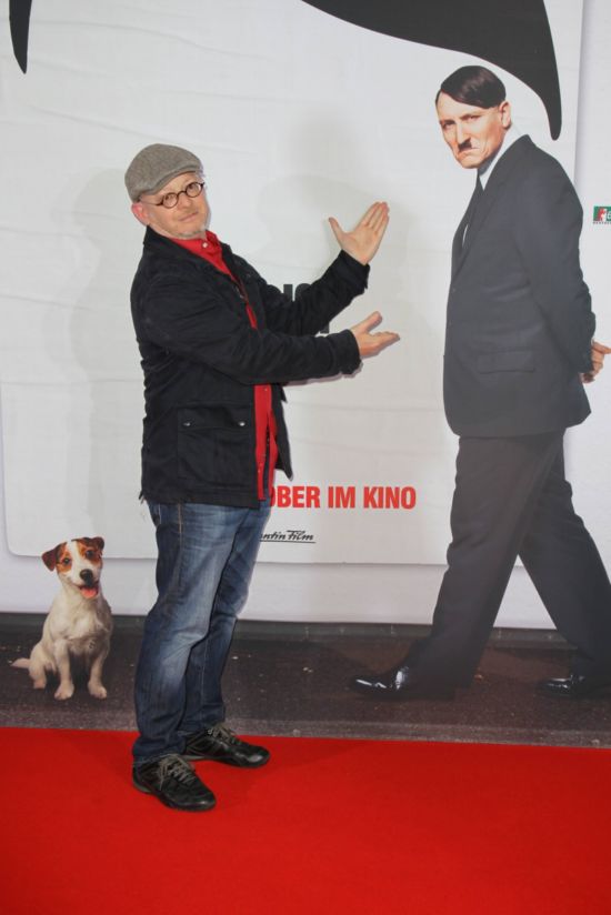 Autor knižní předlohy Timur Vermes na premiéře nového filmu o Adolfu Hitlerovi.