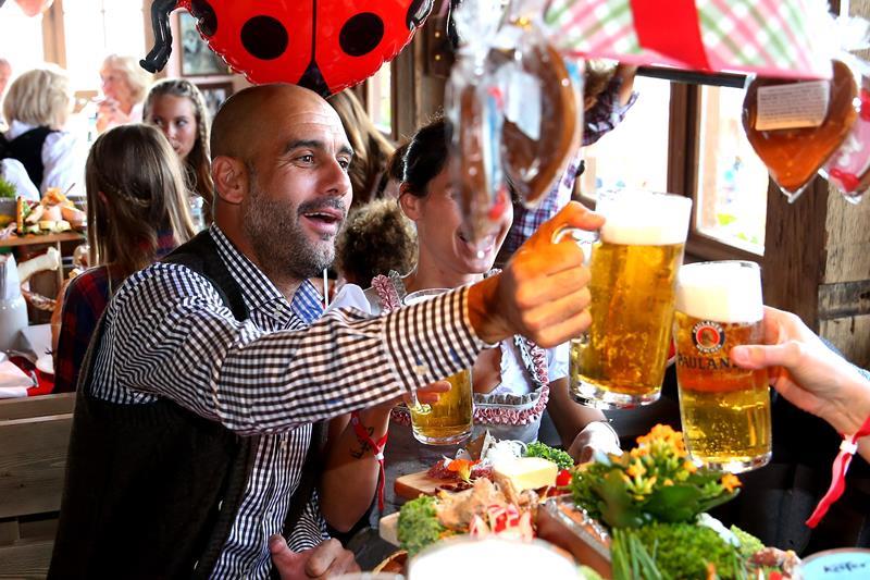 Trenér Bayernu Mnichov Pep Guardiola podle španělského listu El Mundo Deportivo od příští sezony převezme fotbalisty Manchesteru City. Trenér Bayernu Mnichov Pep Guardiola podle španělského listu El Mundo Deportivo od příští sezony převezme fotbalisty Manchesteru City.