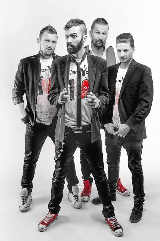 Kapela zakázanÝovoce po deseti letech existence pomalu mění svou punk rockovou image.