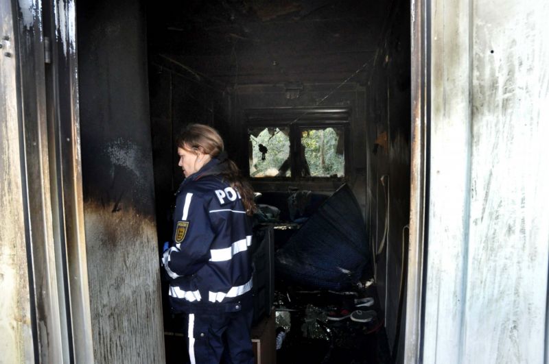 Ke žhářskému útoku na ubytovnu v Alteně se přiznal místní hasič. Na snímku je vyhořelá ubytovna pro běžence v německém Eppingenu.