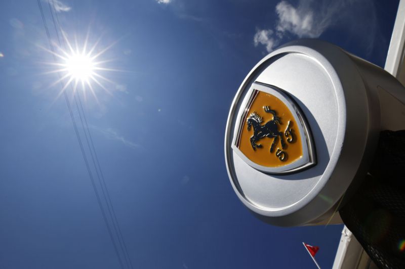 Logo Ferrari. Logo Ferrari.