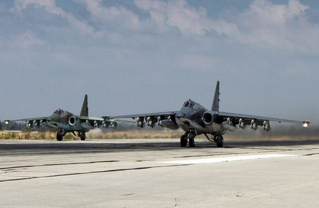 Ruské bitevní letouny SU-25, které se účastní bombardování radikálů z Islámského státu v Sýrii.