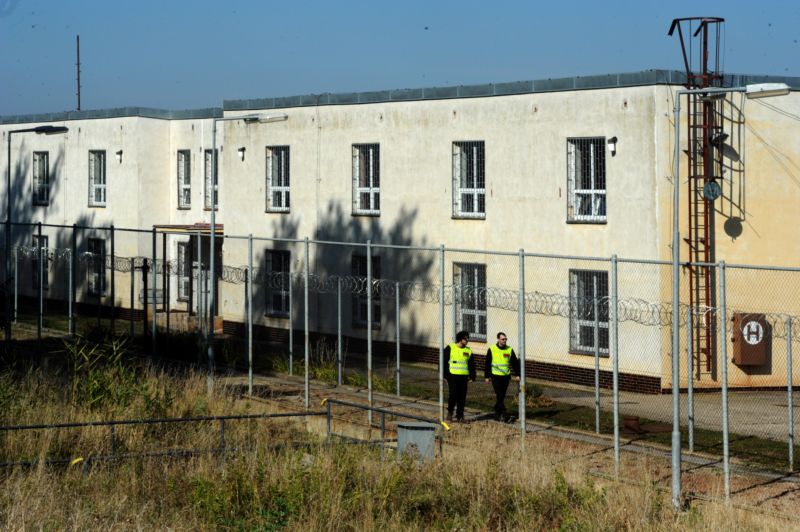 Detenční zařízení v Drahonicích.