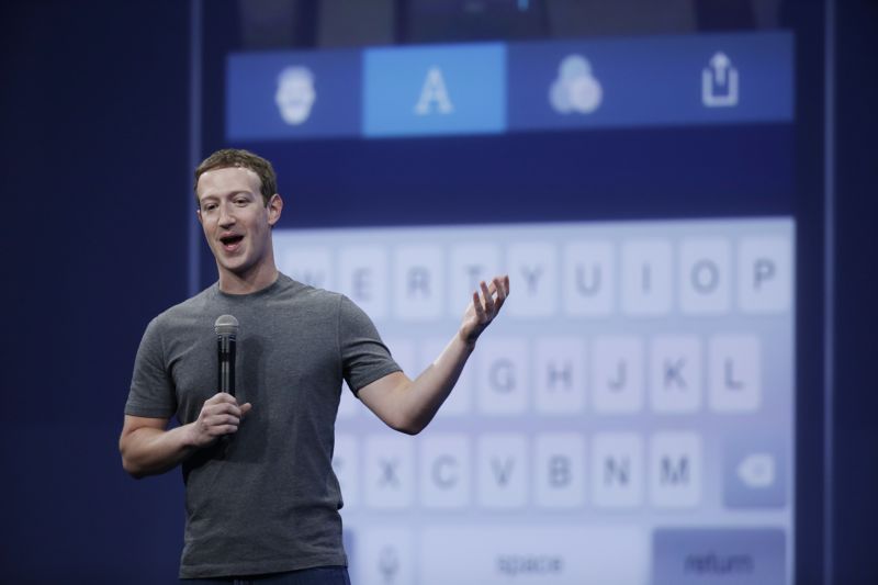 Prezident a výkonný ředitel Facebooku Mark Zuckerberg. Prezident a výkonný ředitel Facebooku Mark Zuckerberg.