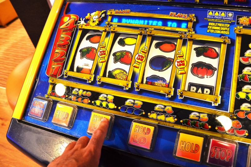Ministři se shodli na poplatku 80 korun za jeden hrací automat na den.