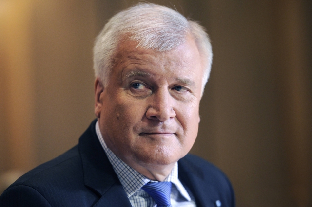 Bavorský premiér Horst Seehofer. Bavorský premiér Horst Seehofer.