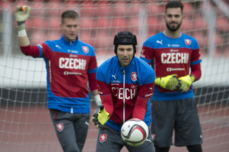 Brankář Petr Čech se vrací do základní sestavy reprezentace. Brankář Petr Čech se vrací do základní sestavy reprezentace.