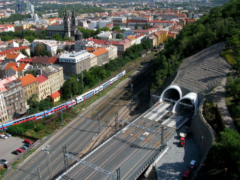 Železniční koridor, který spojuje všechny tratě od severu a severovýchodu. Praha, Žižkov.