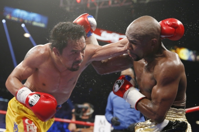 Manny Pacquiao (vlevo).