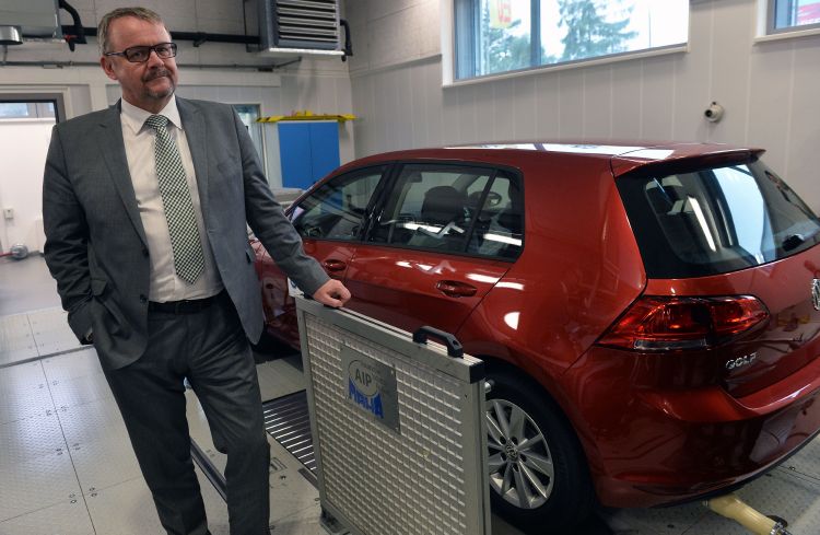 Ministr dopravy Dan Ťok se seznámil Roztokách u Prahy s výsledky zkoušek prvních dvou vozidel testovaných v souvislosti s problematikou dieselových motorů z koncernu Volkswagen. Testem prošel nový VW Golf i Škoda Superb homologované pro normu Euro 6 a oba vozy splnily emisní normy, pro které byly homologované.