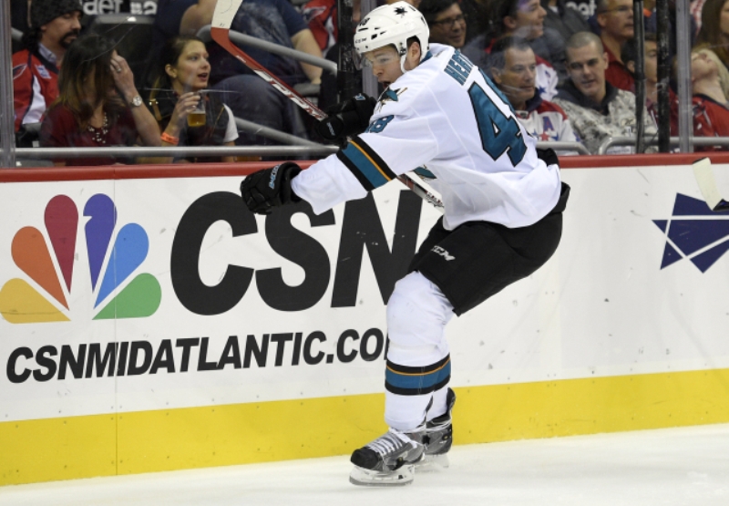 Tomáš Hertl se raduje z gólu.