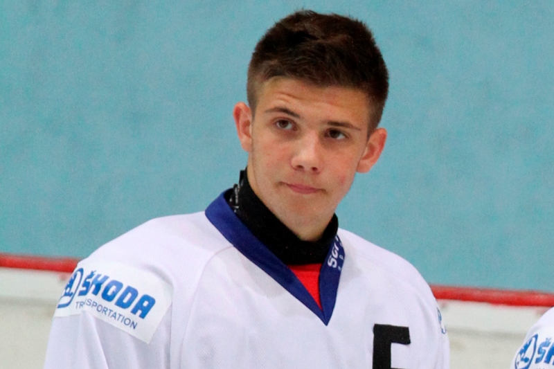 Hokejový obránce Dominik Mašín, který působí v juniorské OHL v Peterborough, uzavřel v NHL tříletou nováčkovskou smlouvu s Tampou Bay. 