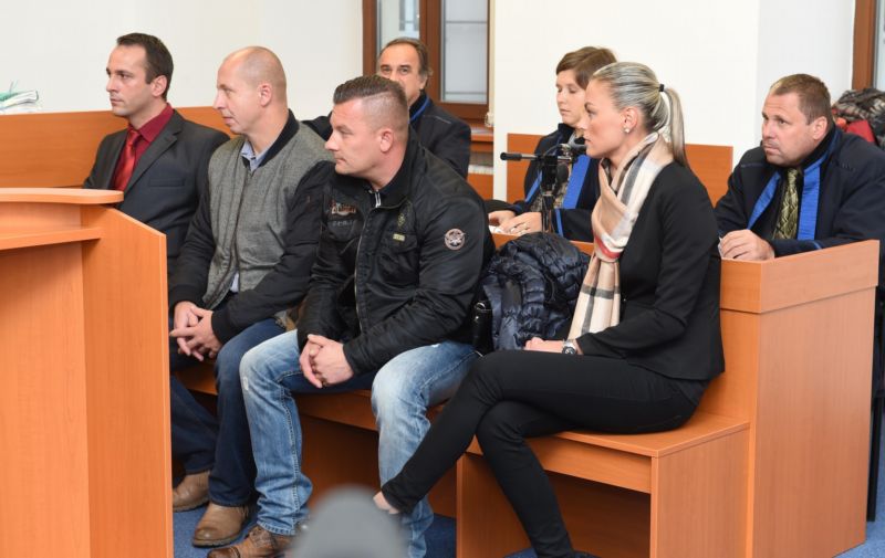 Na snímku jsou zleva obvinění Oldřich Novák, Robert Arban, Jiří Němec a Alena Malíková.