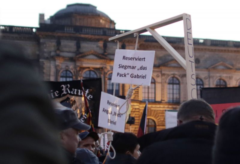Šibenice na demonstraci Pegidy vyvolaly nevoli.